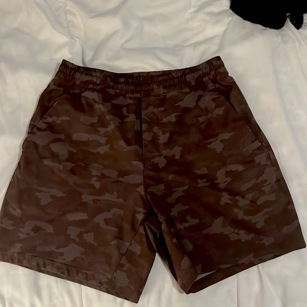 Men’s Size Large Lululemon Athletic Shorts